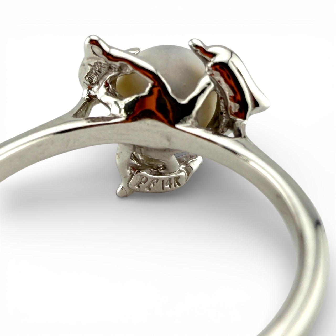White 14K Pearl w/Dolphin Design Ring