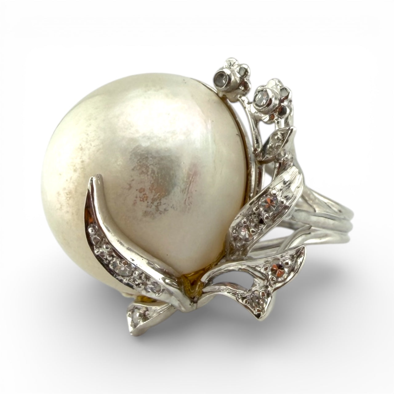 Vintage White 14K Mabe Pearl & .25CTW Diamond Ring