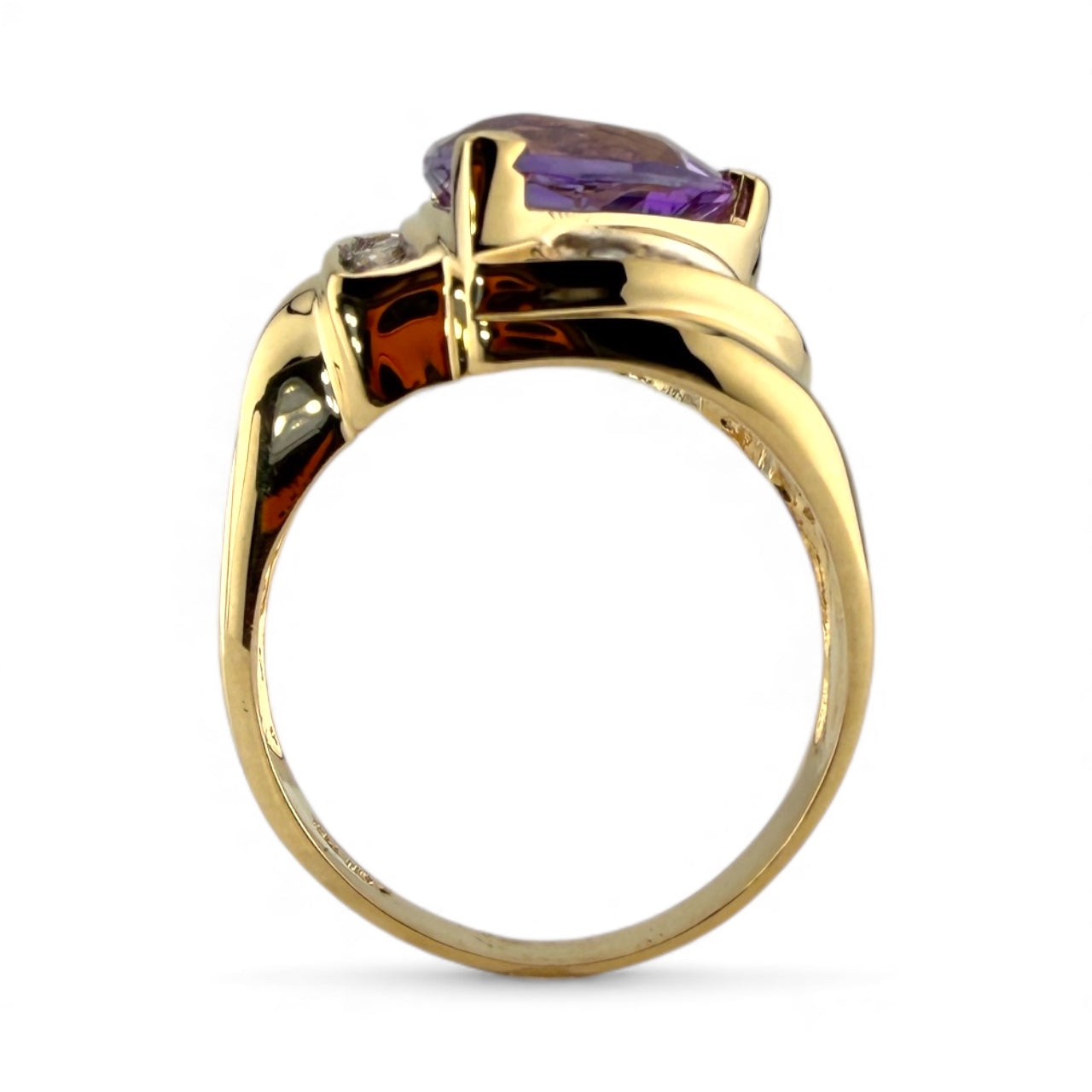 Y14K Amethyst & .30CTW Diamond Ring