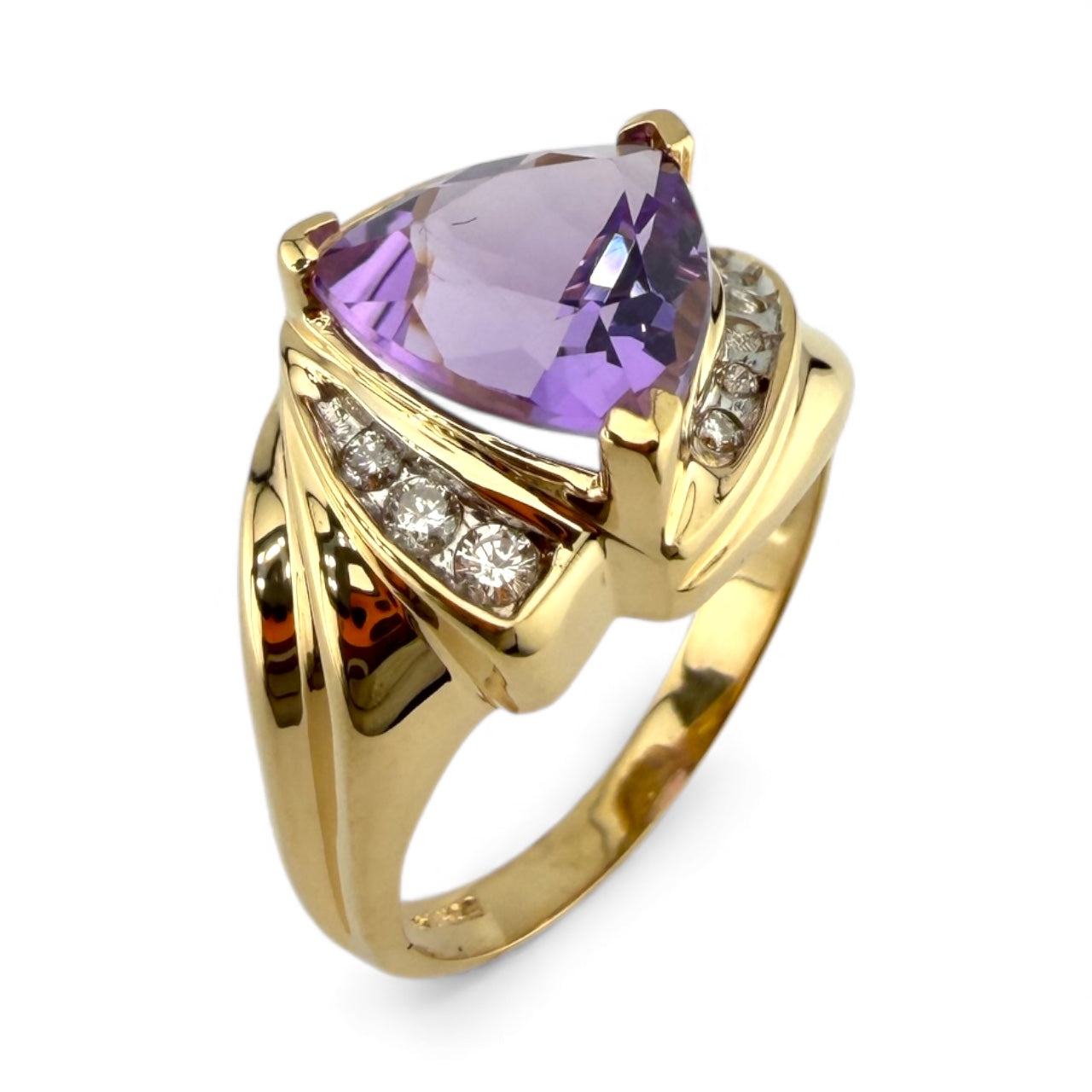 Y14K Amethyst & .30CTW Diamond Ring