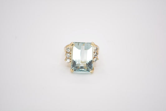 14K Aquamarine .25CTW Diamond RIng